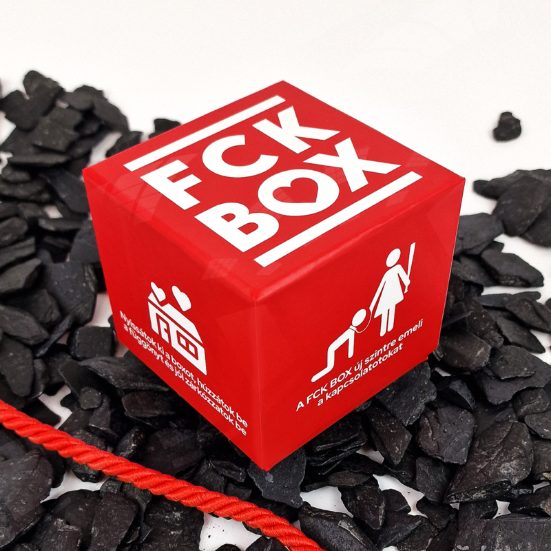 Az FCK BOX egy interaktív társasjáték pároknak.